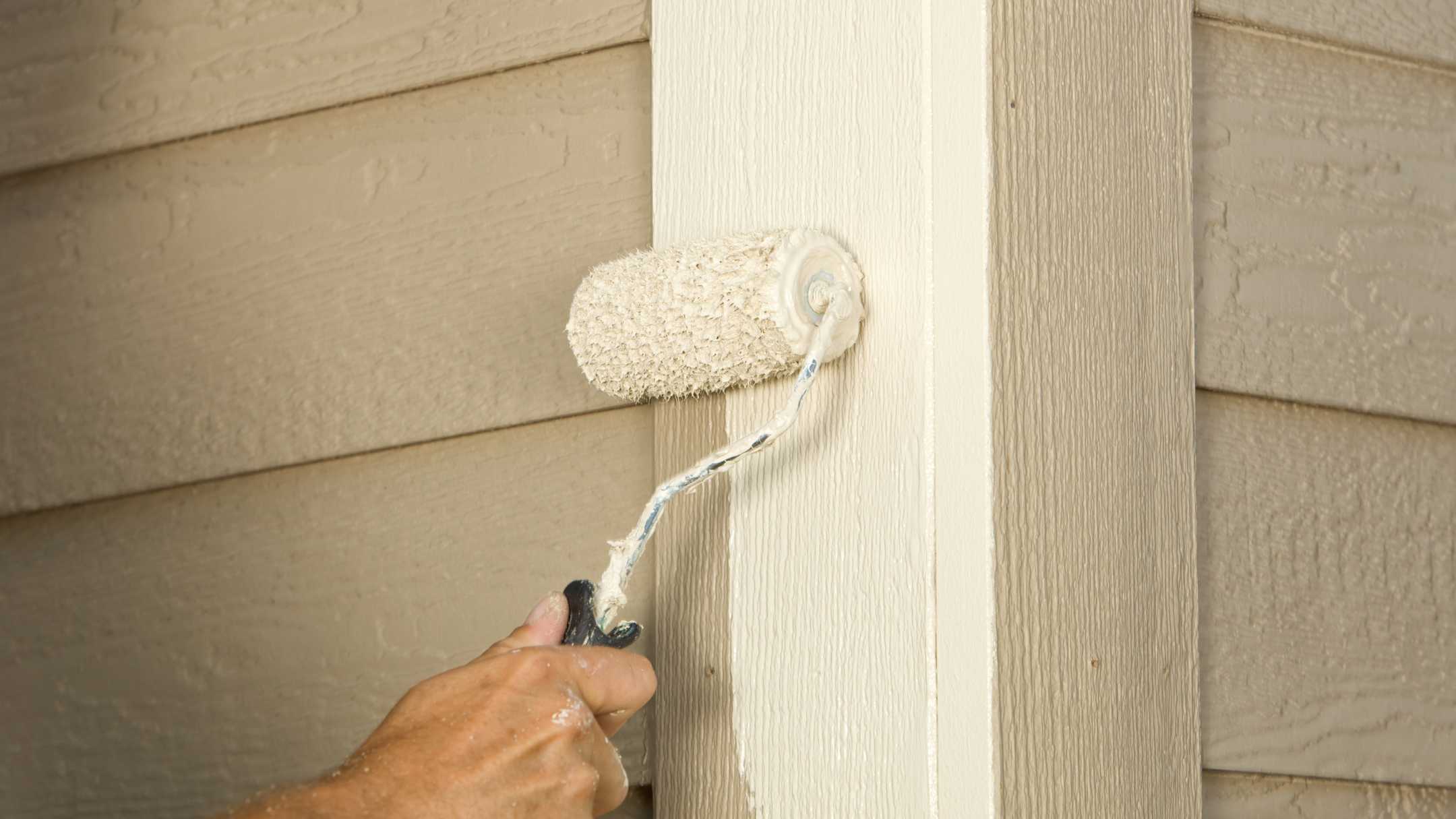 professional painting trim of siding